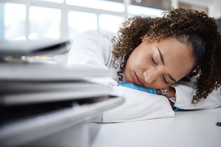 science-tired-and-scientist-sleeping-in-lab-after-2023-11-27-04-57-08-utc-760x507-1